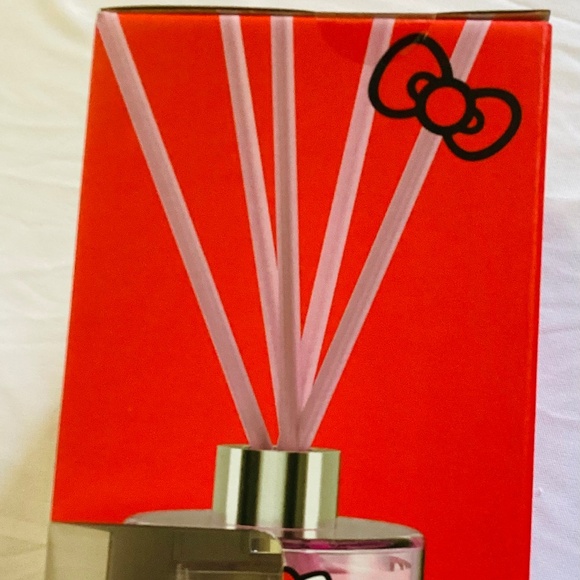 Hello Kitty Rose Oil Reed Diffuser. Brand New in a Box - Picture 4 of 8